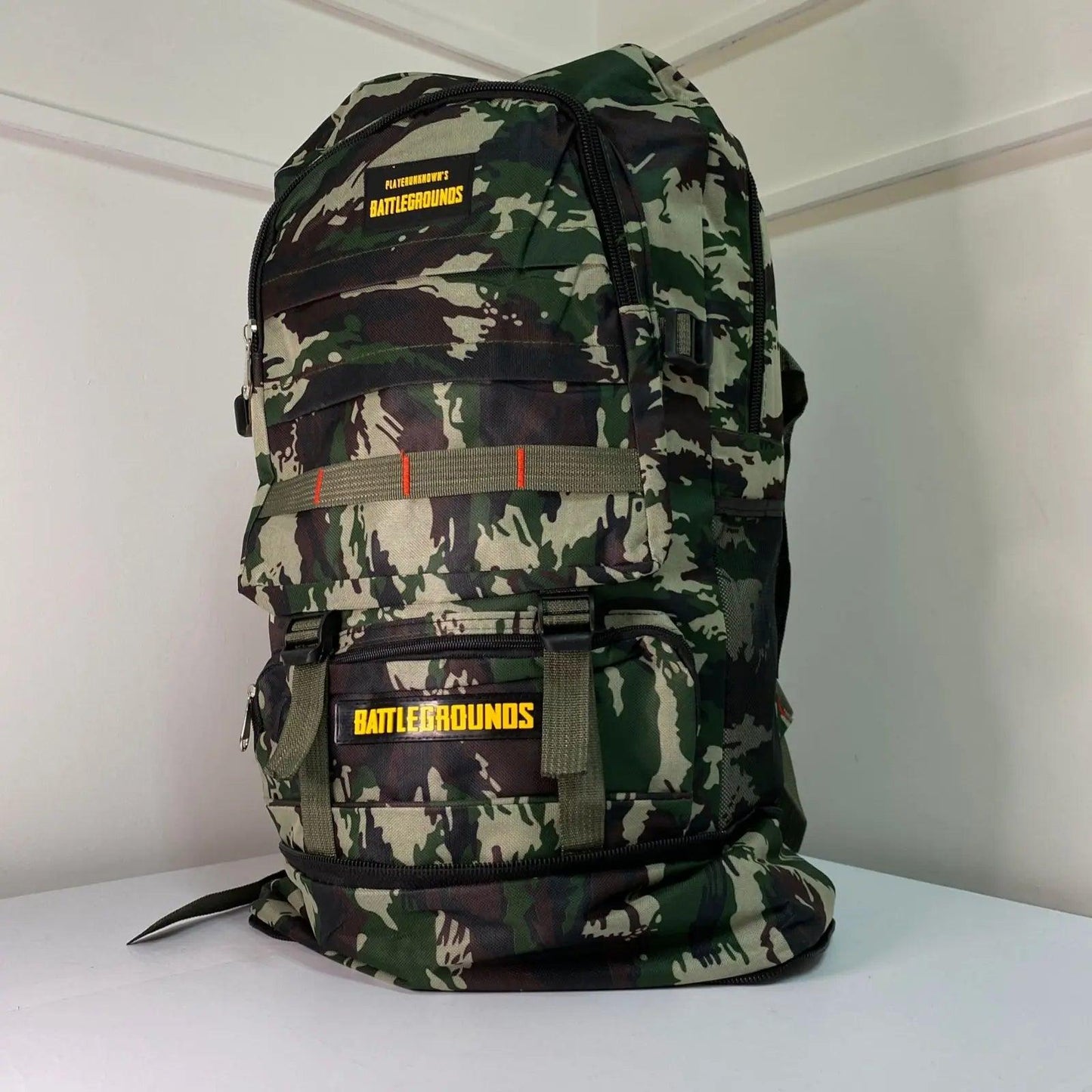 Mochila camuflada de lona reforçada para trilhas e acampamentos